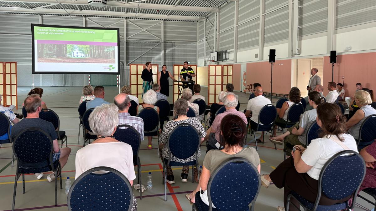 Noodopvang asielzoekers in sporthal Heiloo: zorgen bij omwonenden, maar ook steun