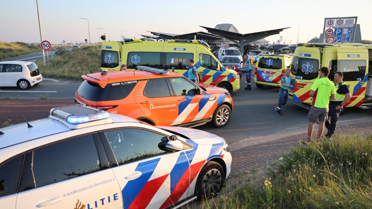 Twee gewonden na aanrijding tussen motor en politieauto in Bloemendaal aan Zee