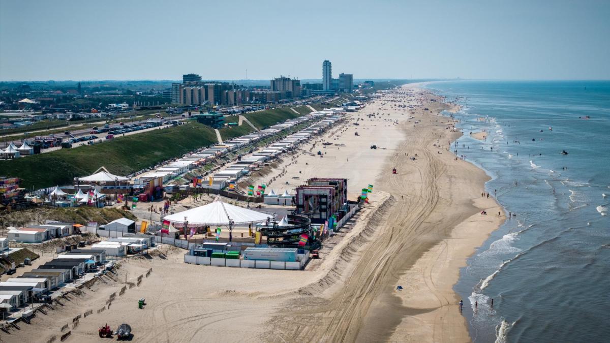 Strandfestival Luminosity opent pas om 18.00 uur vanwege extreme hitte