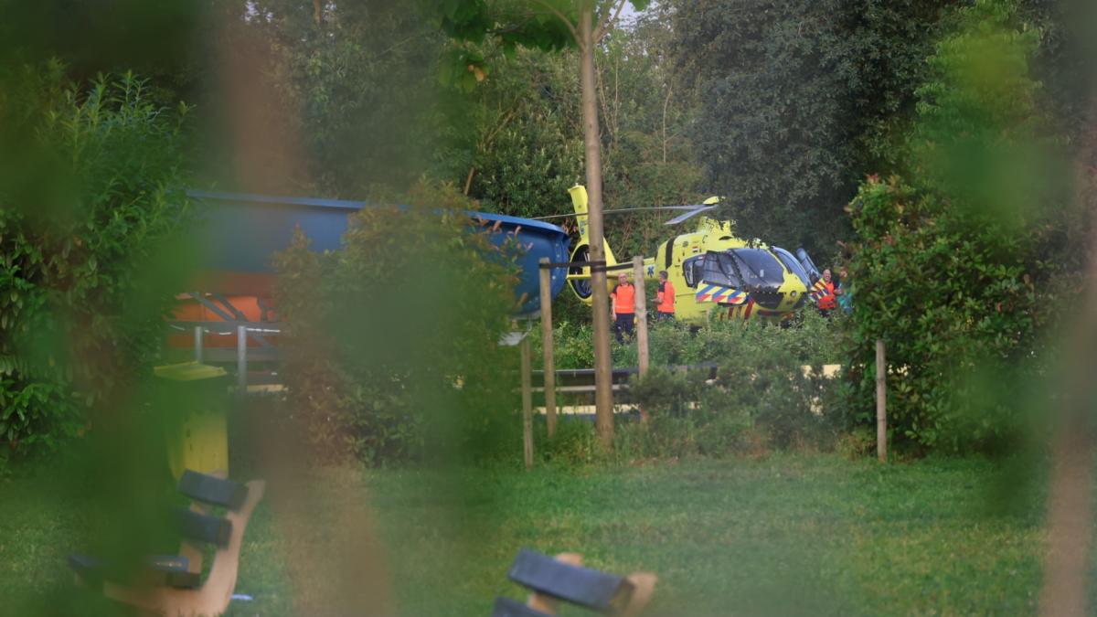 Overleden zwemmer is Amsterdammer (19), zwembad Volendam blijft dit weekend dicht
