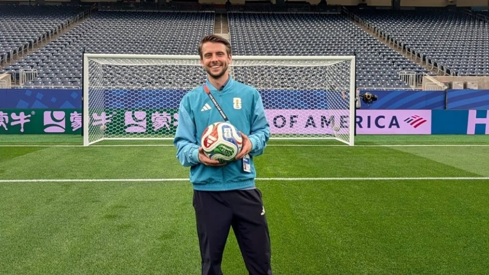 Roy (27) uit Opperdoes is grasmeester op het WK: 'Alleen maar hollen, maar voelt als vakantie'