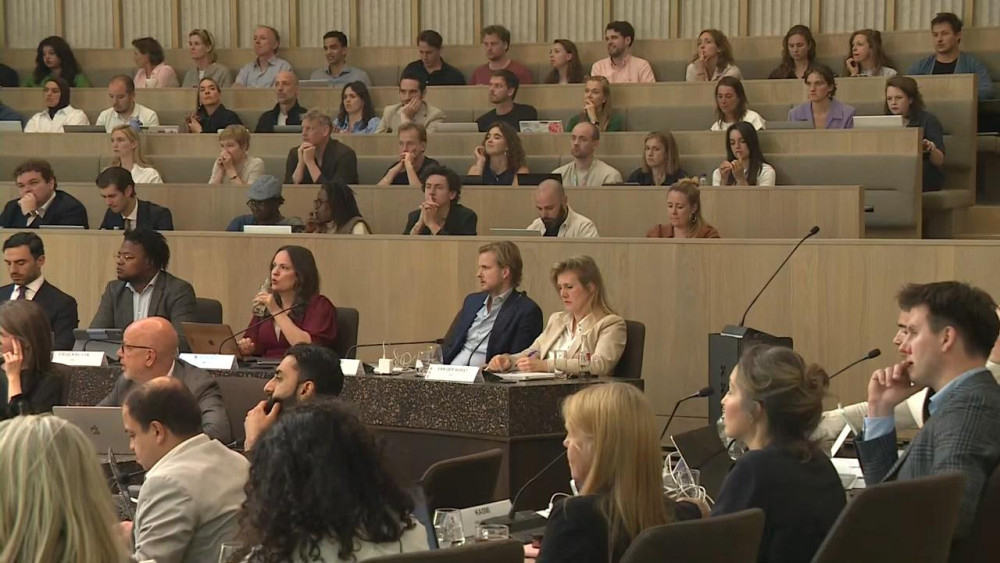 Debate over chaos in city districts ends in a fizzle: officials installed after all