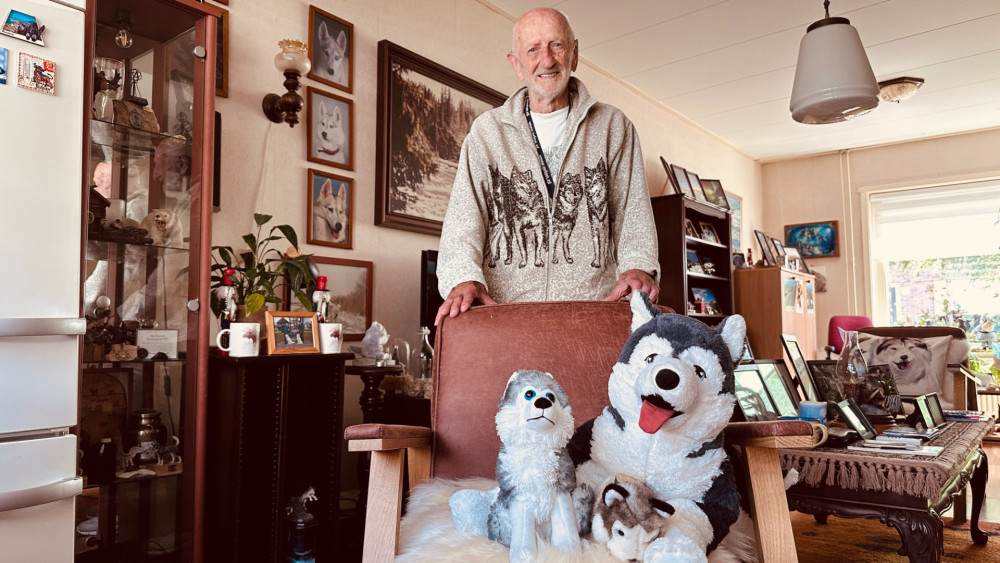 Everything in Mart's (89) home breathes Norway: "I'm supporting them tonight"