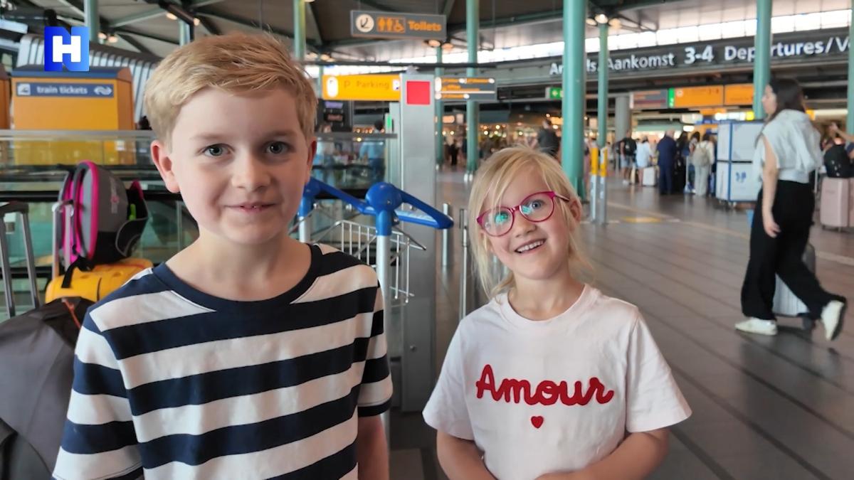 Jongste floormanager van Schiphol staat klaar voor vakantiepiek: 'Hoe drukker, hoe mooier'