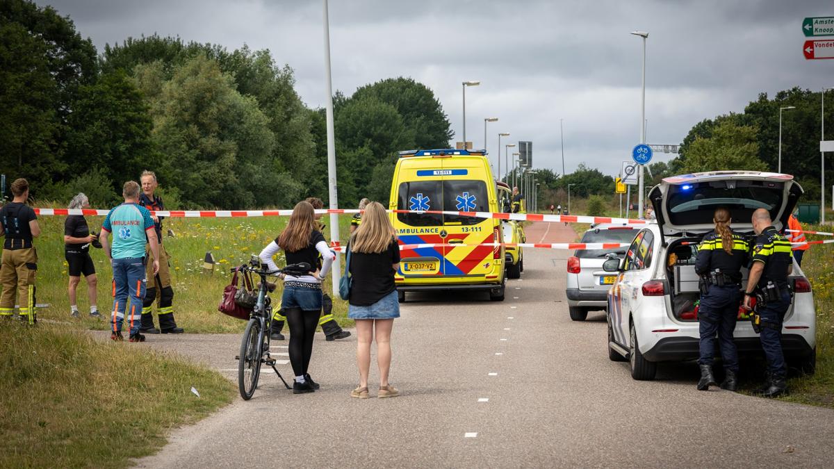 Wielrenner gewond bij aanrijding met auto in Amsterdam-Sloterdijk