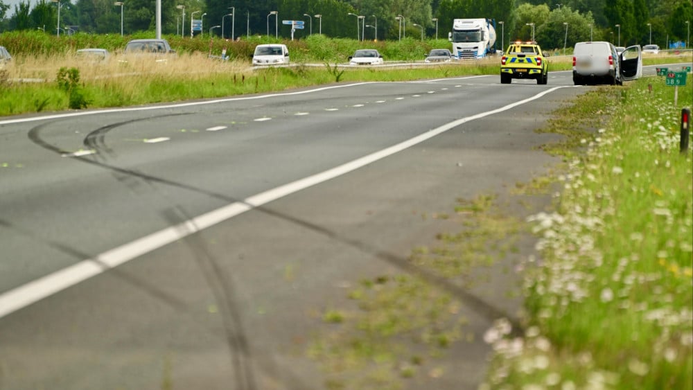 Vrouw (42) aangehouden na ongeluk op A7, twee gewonden naar ziekenhuis Home