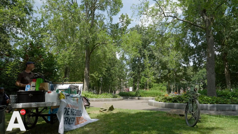 From passenger van to passenger cargo bike: "A few steps backward"