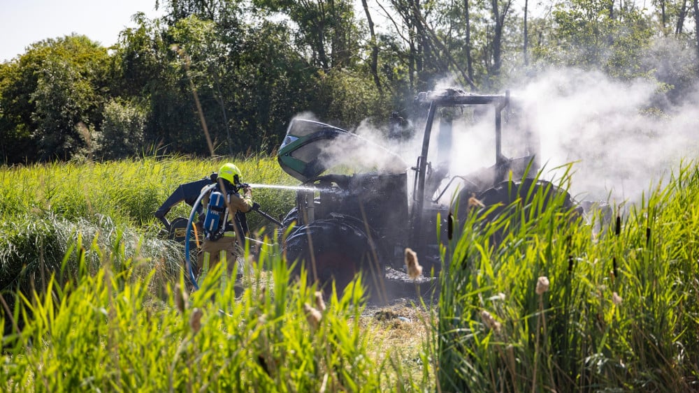 Lichaam gevonden in water in Amsterdam • Tractor vat vlam tijdens werkzaamheden
