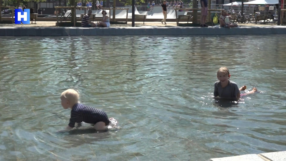 Water returns to the Museumplein pond after five years