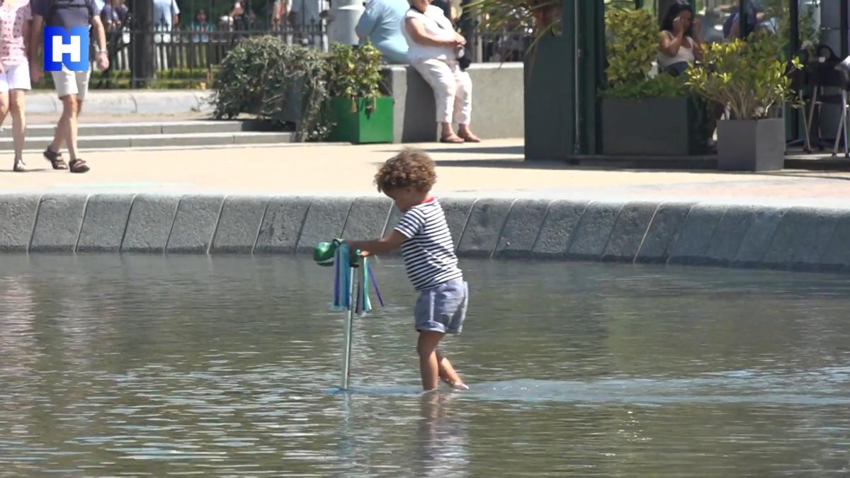 Na vijf jaar weer water in vijver op Amsterdamse Museumplein