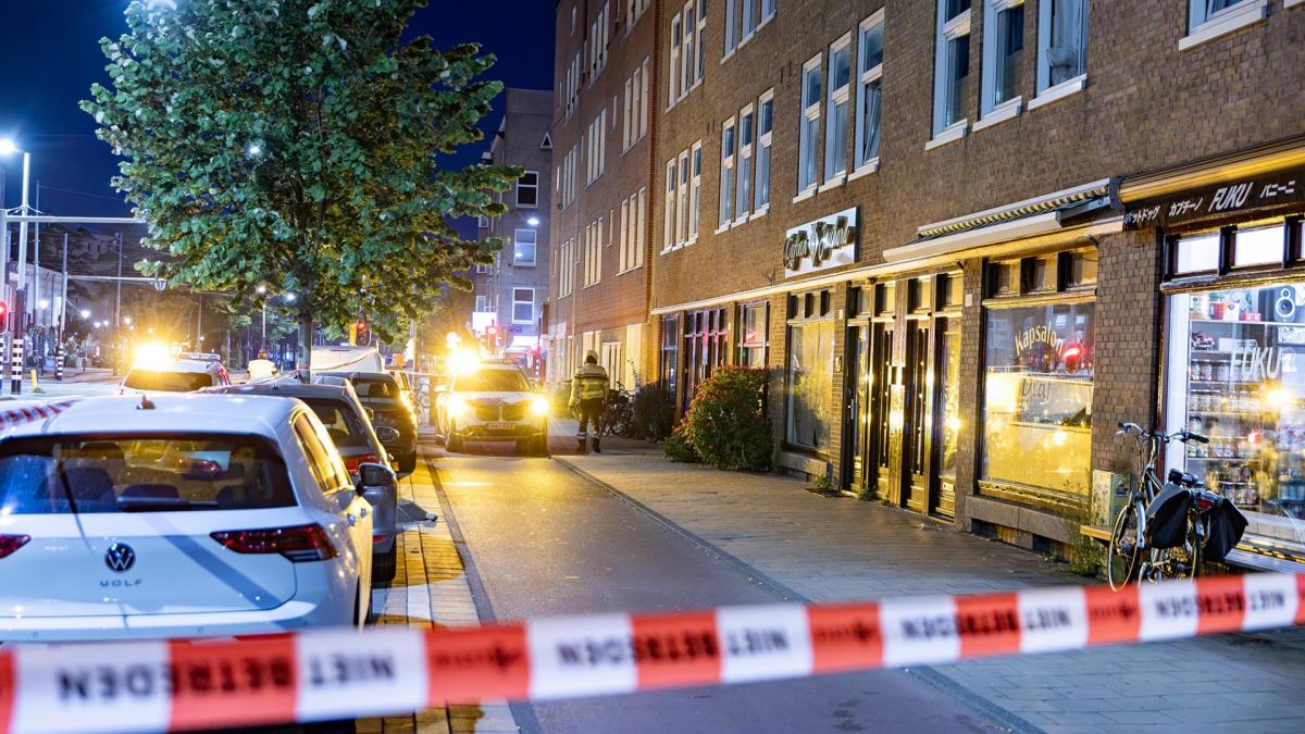 Vermoedelijk verkeerd adres bij explosie en beschieting woning in Amsterdam-West