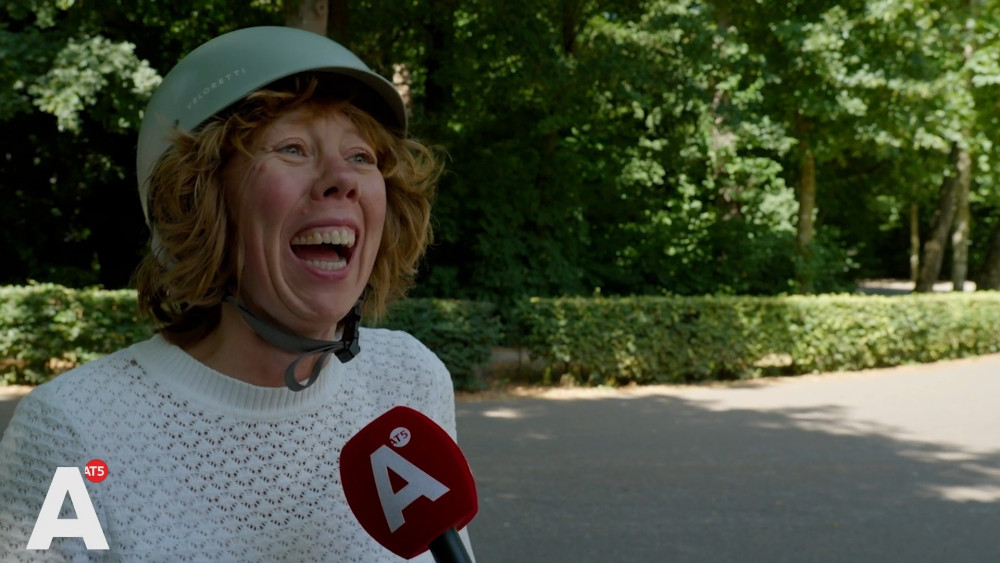 More and more cyclists wearing helmets: "I didn't want to look stupid, so I chose this one"