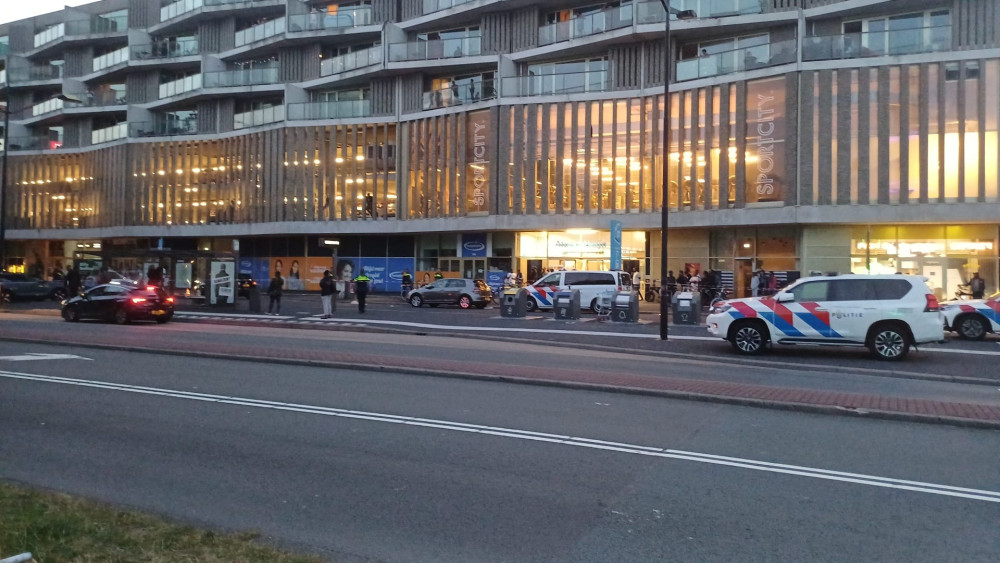 Person injured in shooting on Karspeldreef in Southeast Amsterdam