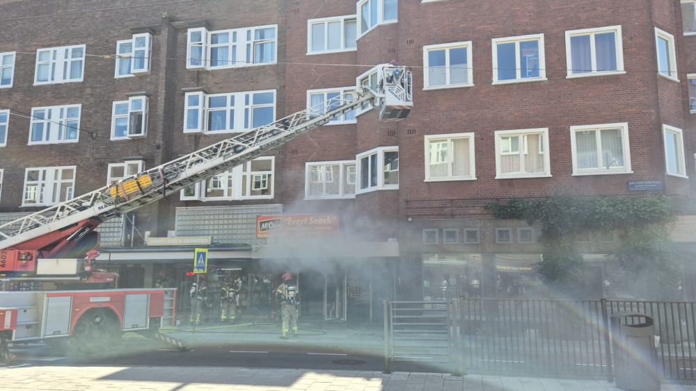 Fire at snack bar in Amsterdam-West