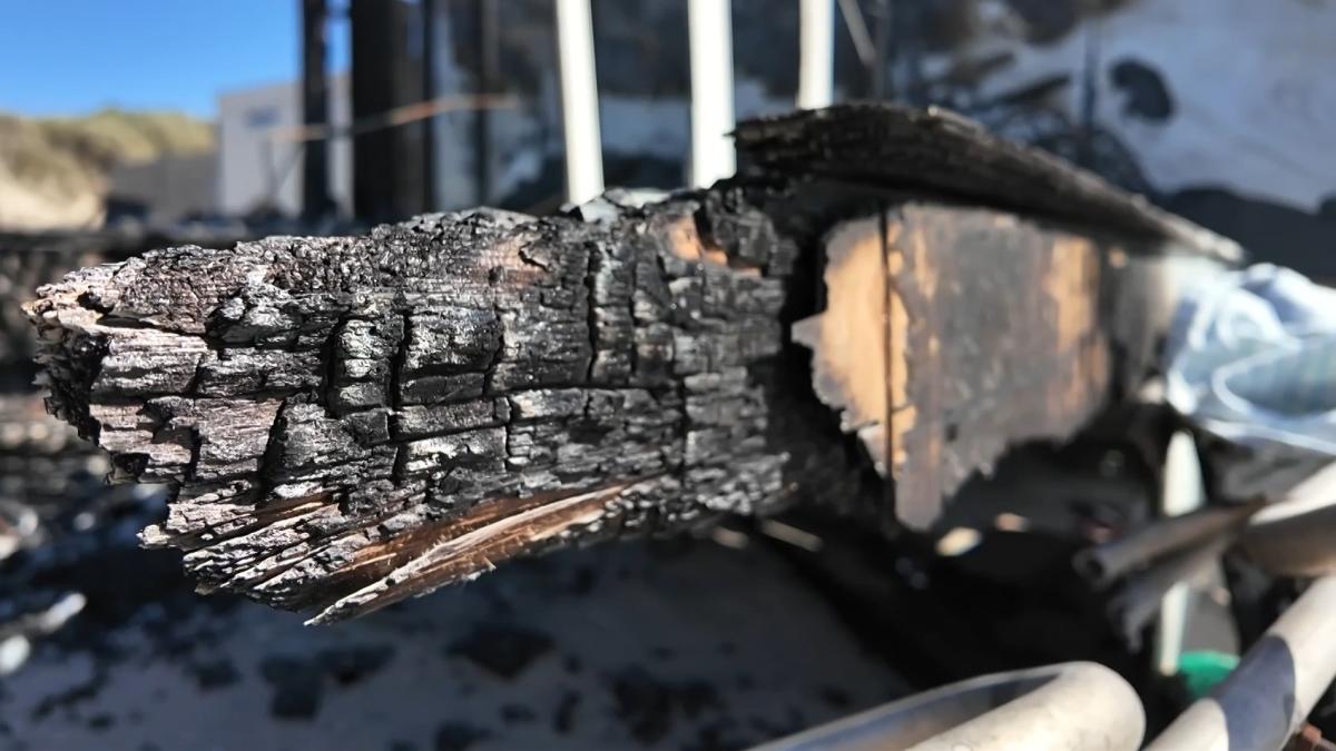 Emoties bij betrokkenen afgebrande strandhuisjes Wijk aan Zee na aanhouding brandstichting
