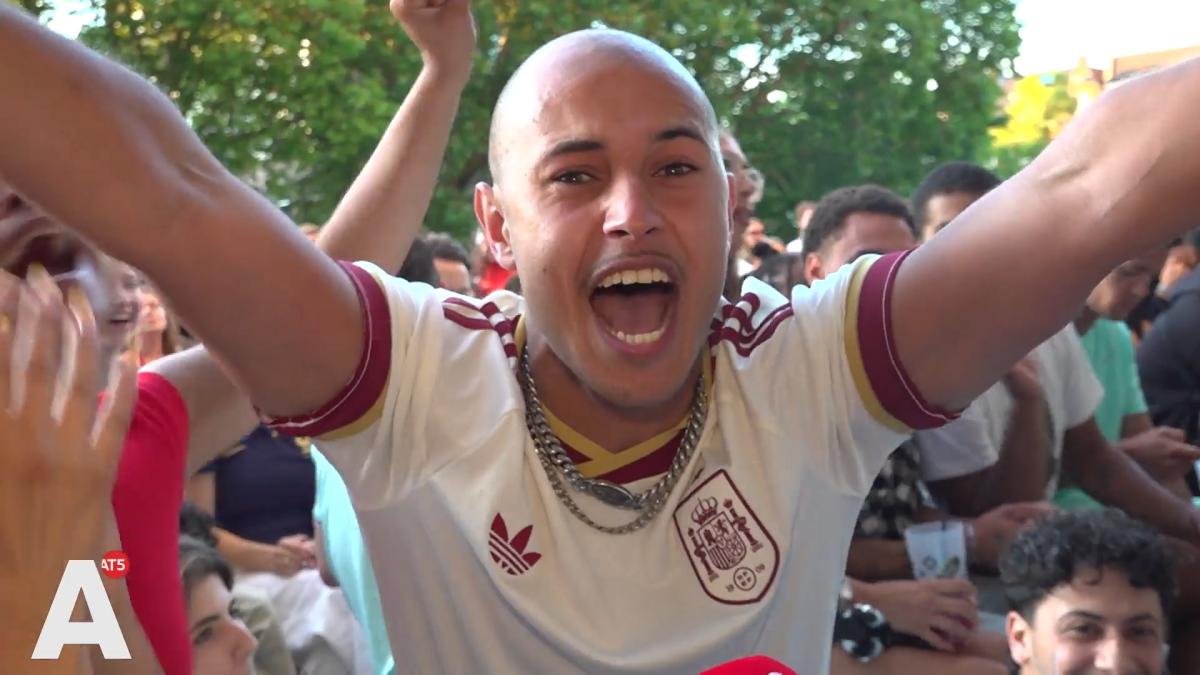 Spaanse fans in Amsterdam door het dolle na plaatsing WK-finale: 