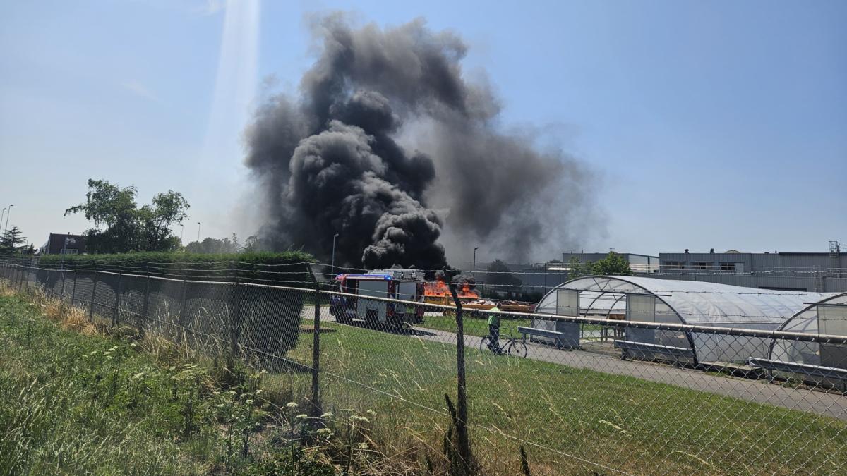 ?? Grote containerbrand geblust op bedrijfsterrein • Bussumer (28) opgepakt voor beschieting woning 