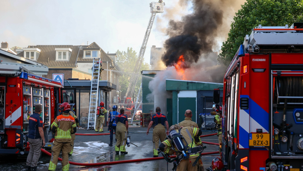 Brand in supermarkt in centrum Hilversum, omliggende woningen ontruimd Home