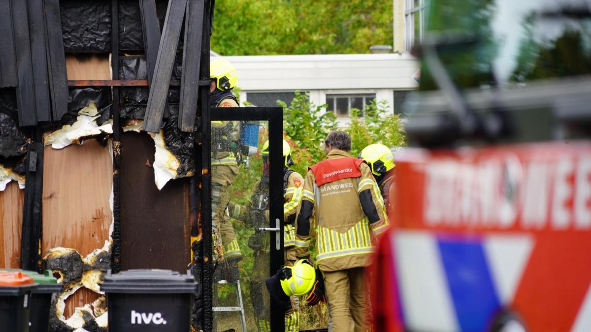 Brand verwoest schuur van woning in Andijk