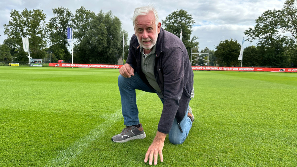 AZ oefent al 23 jaar in Dirkshorn: "Gras moet precies 2,1 centimeter lang zijn"