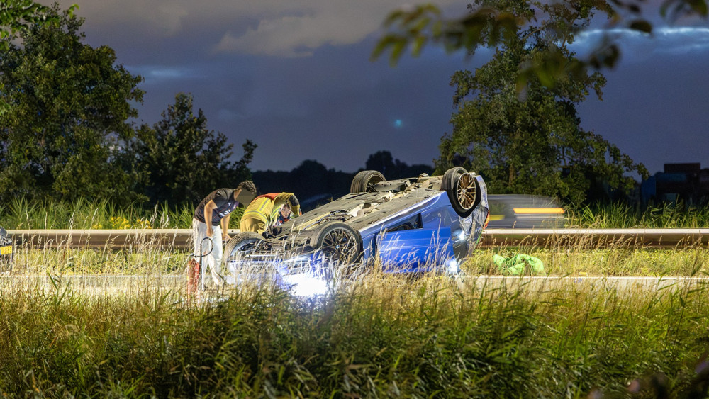 Car flips over on N205 near Vijfhuizen