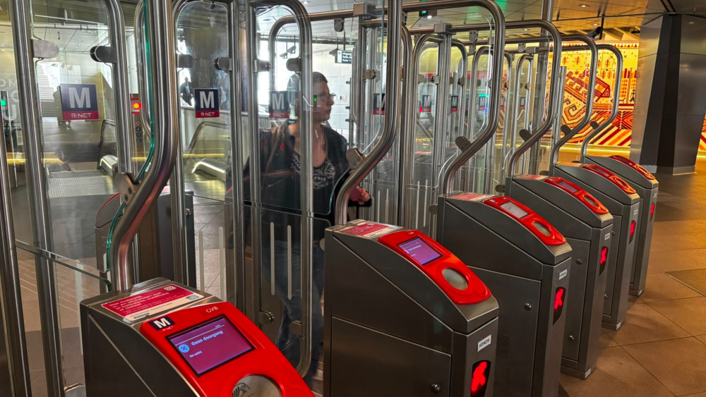 Through public transport gates without scanning in the future? GVB conducts 'promising' trial