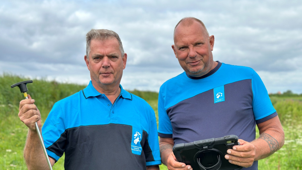 Inner dikes near Durgerdam full of cracks: water board on patrol