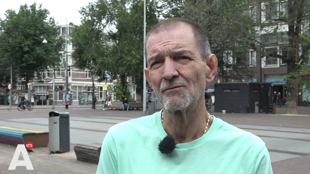 Haarlemmerbuurt fed up with nuisance: "Even drinks are being snatched from people on terraces"