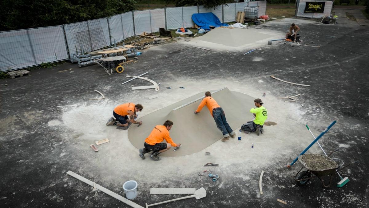 Skaters bouwen mee aan nieuw skatepark: 