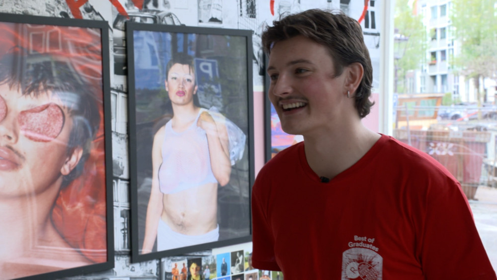 Newly graduated artists exhibit at Ron Mandos gallery: "This is bizarre"