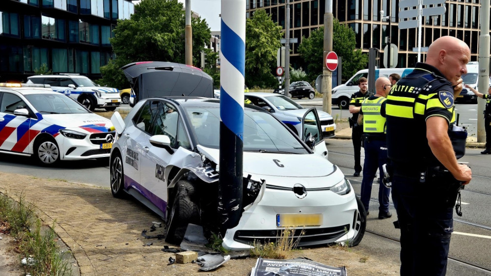 Shared car collides with tram and crashes into a pole on Europaboulevard