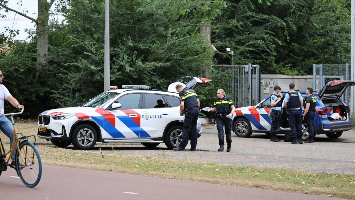 ?? Gewonde na steekpartij in Amsterdam-Westpoort • Drie autobranden in één nacht