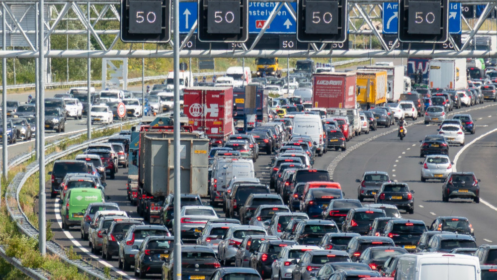 Two accidents on the North ring road cause heavy traffic