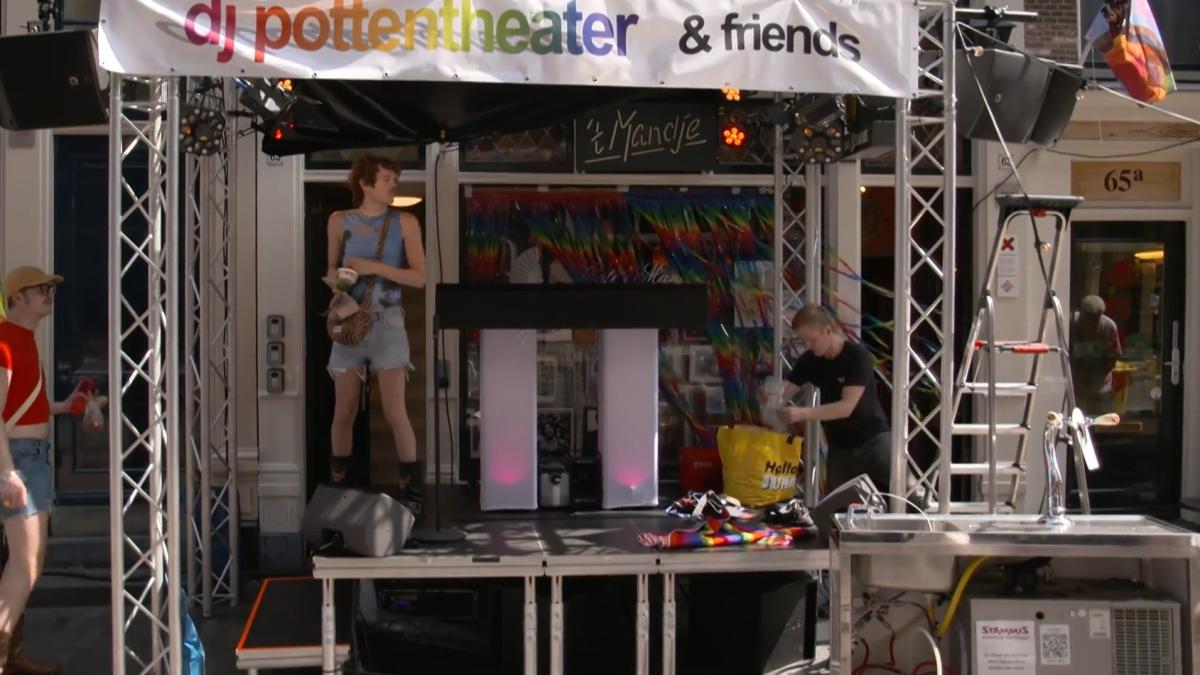 Amsterdam maakt zich op voor drukbezochte Canal Parade tijdens WorldPride