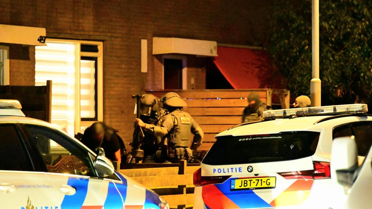 Invallen van politie en DSI in woningen Medemblik