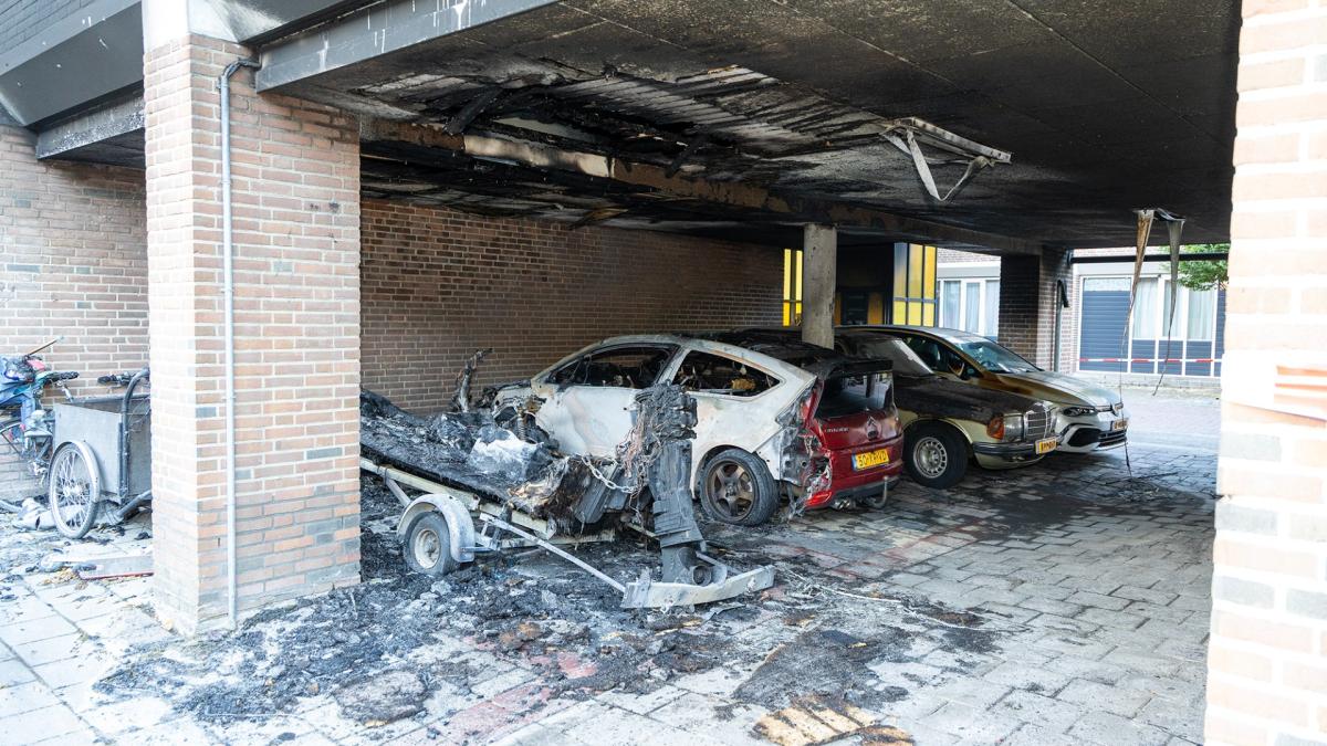Vier bewoners naar ziekenhuis na brand onder wooncomplex