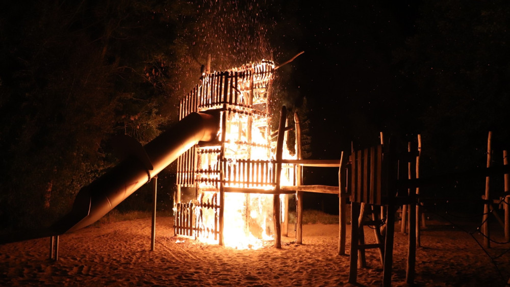Noorderpark playground equipment goes up in flames