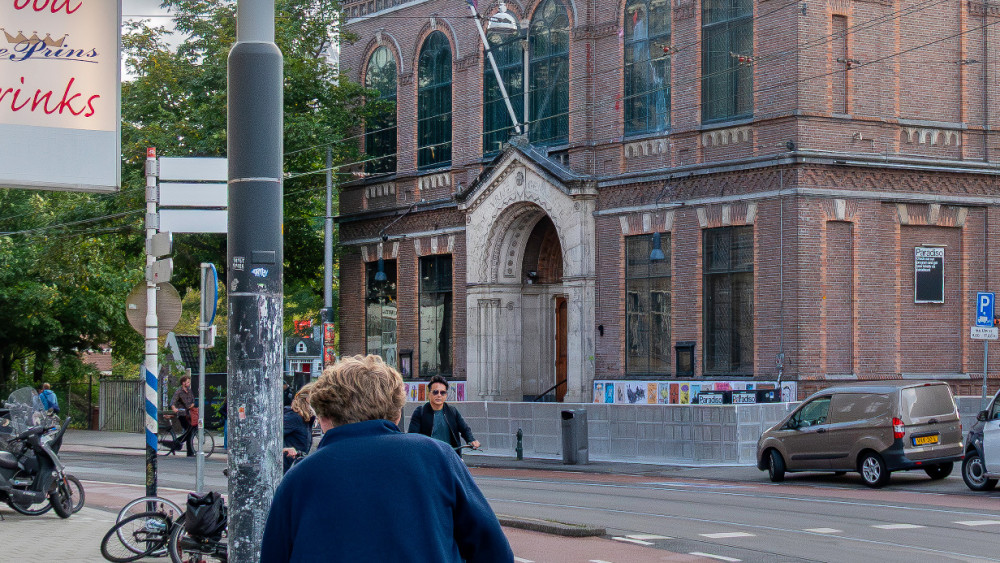 Women knocked off bicycles and assaulted on Weteringschans