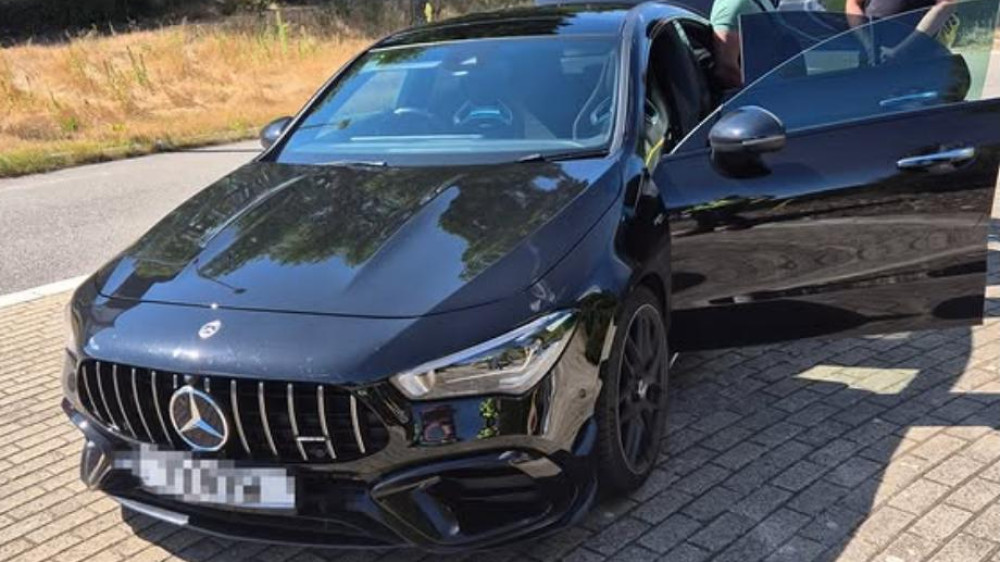 Motorist drives 150 km/h in city center and asks for a warning