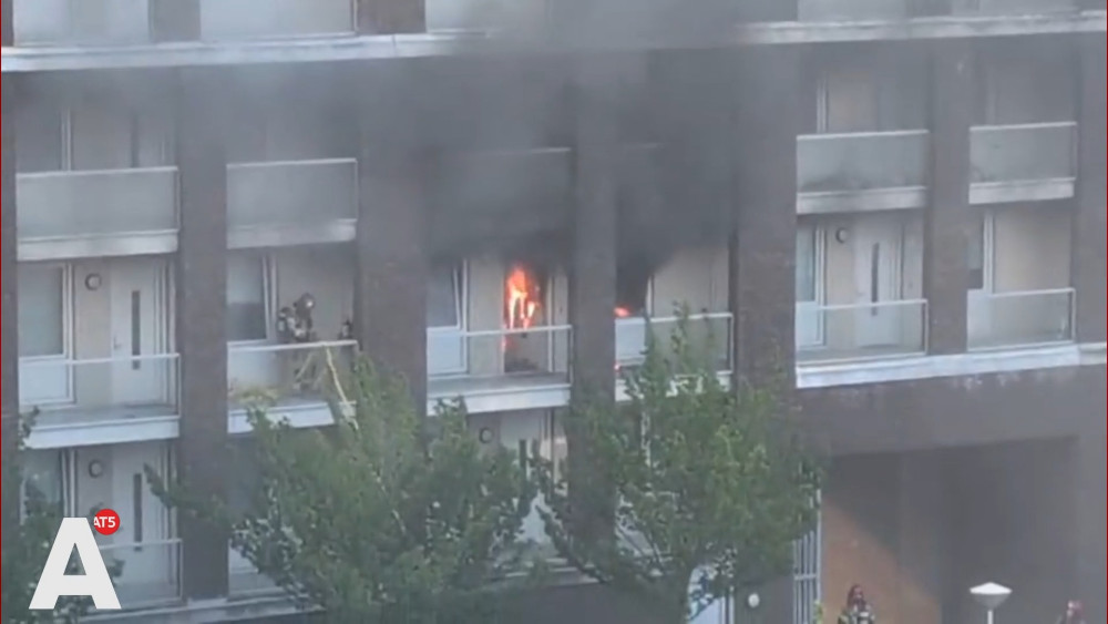 Fire in apartment building in Noord: large emergency service response