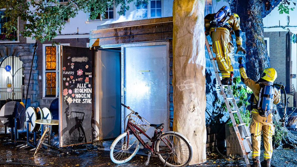 Flower stall in Haarlem destroyed by fire, minor arrested