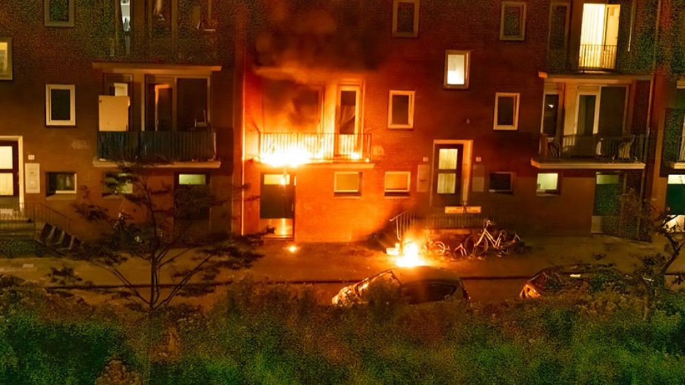 Fire on balcony of Slotermeer home after loud bang, explosive likely thrown