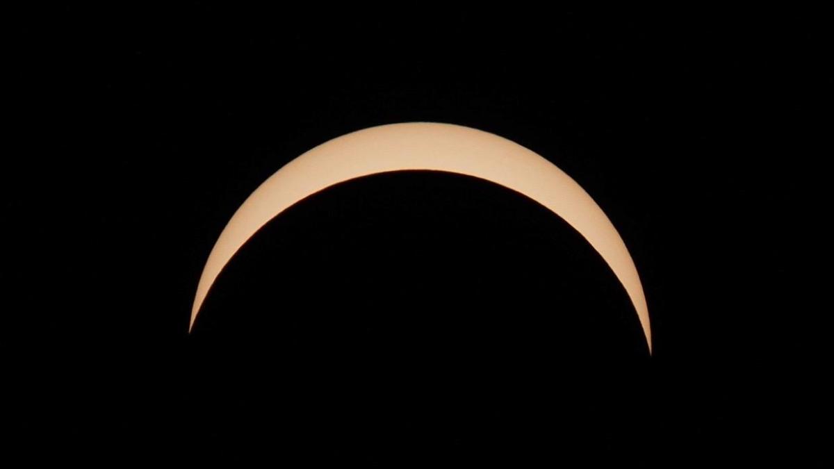 TERUGKIJKEN: NH live vanaf het strand van Bloemendaal tijdens eclips