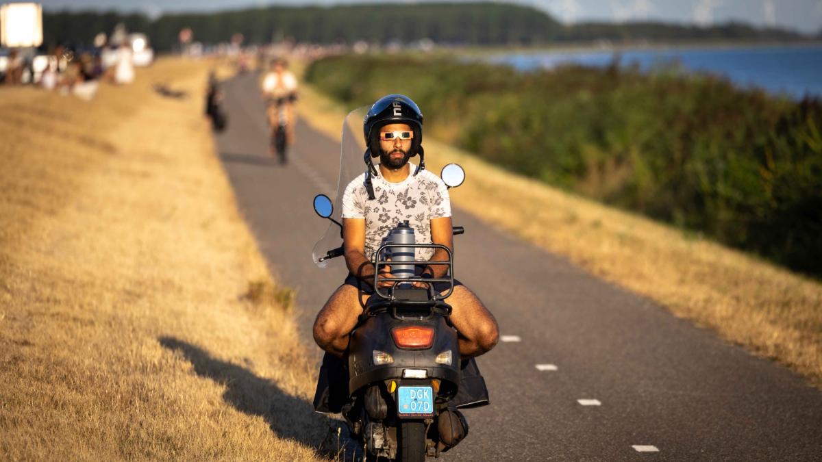 ?? Liveblog: Noord-Holland geniet van zonsverduistering