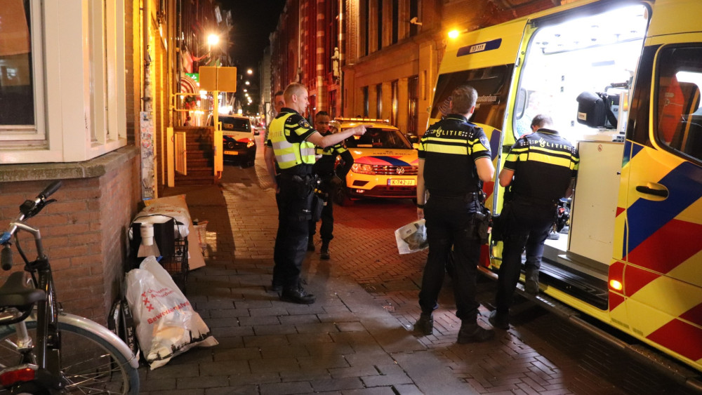 Man stabbed on Warmoesstraat, suspects arrested with taser