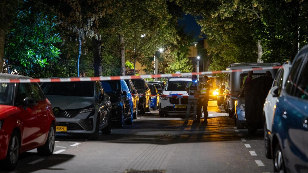 ?? Explosie bij woning Zaandam • Drie auto's verwoest door brand in IJmuiden