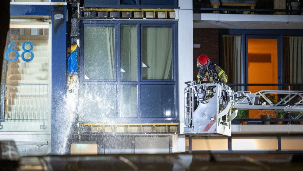 Fire with heavy smoke following possible explosion in Amstelveen apartment building