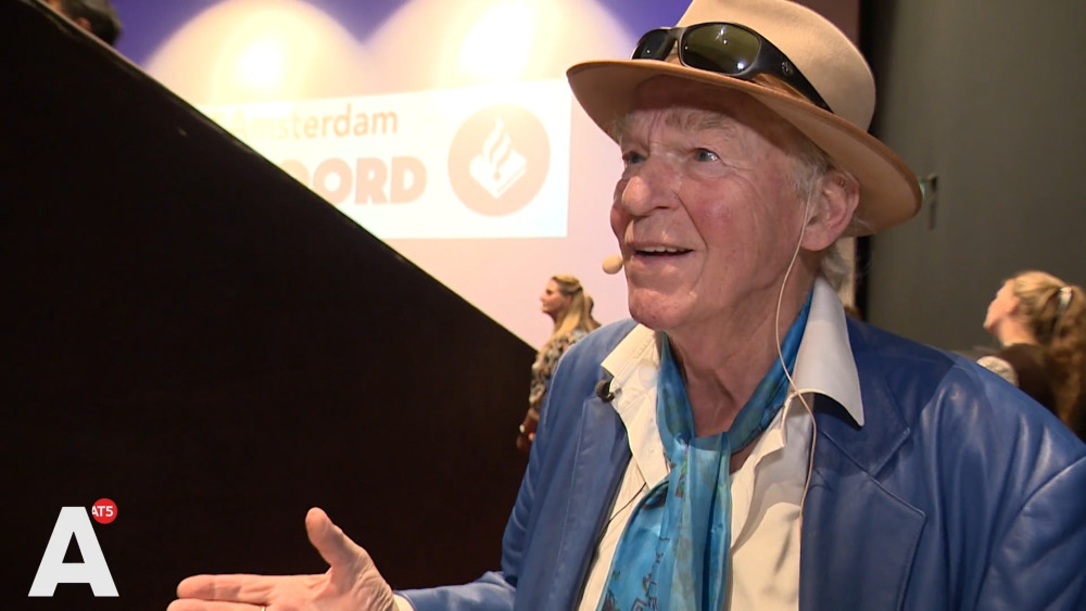 Funeral of actor Peter Faber today, funeral procession drives through the city