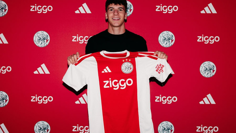 Ajax signs defender Torrents (19) from FC Barcelona