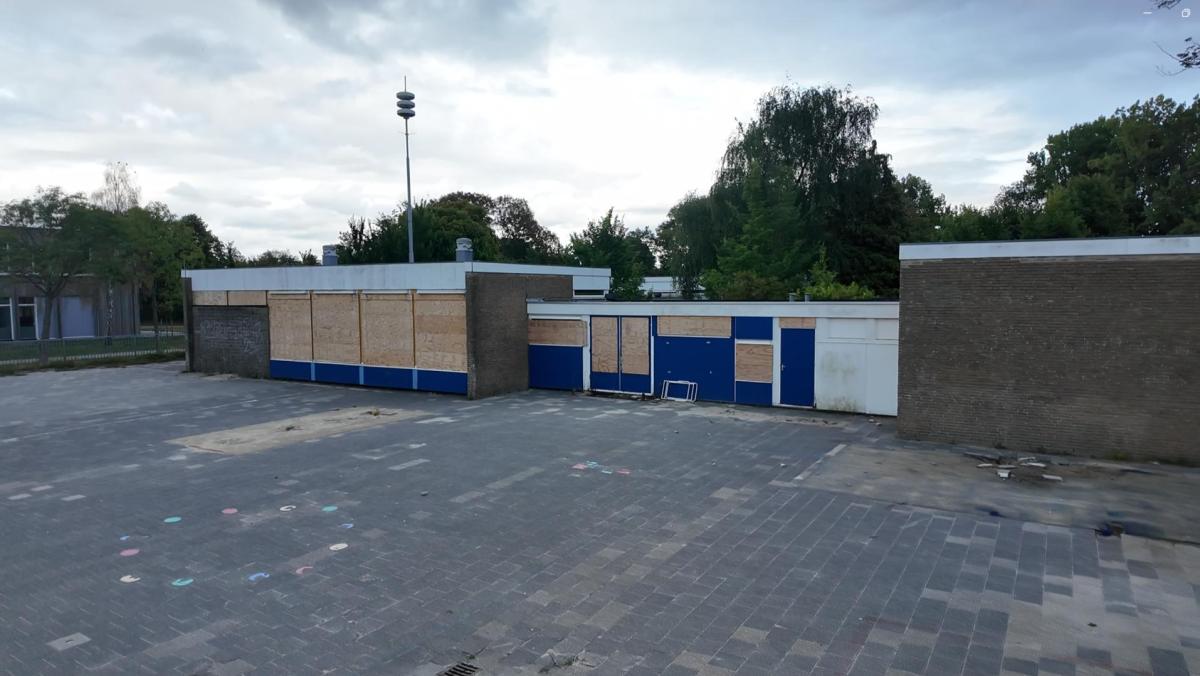 Onrust in Zwanenburg door krakers in slooppand naast basisschool